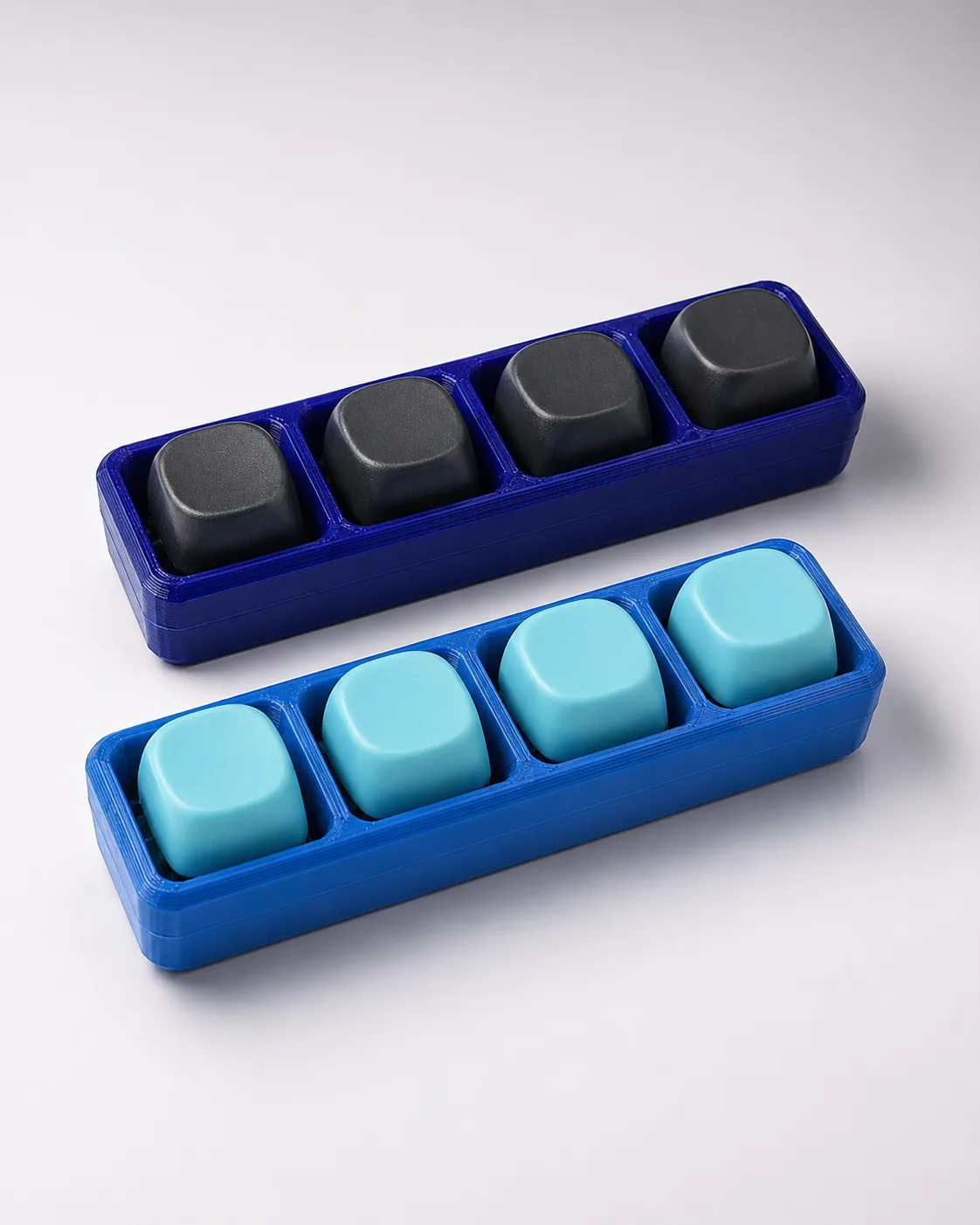 Kaksi Klikki-tuotemallia sinisillä rungoilla